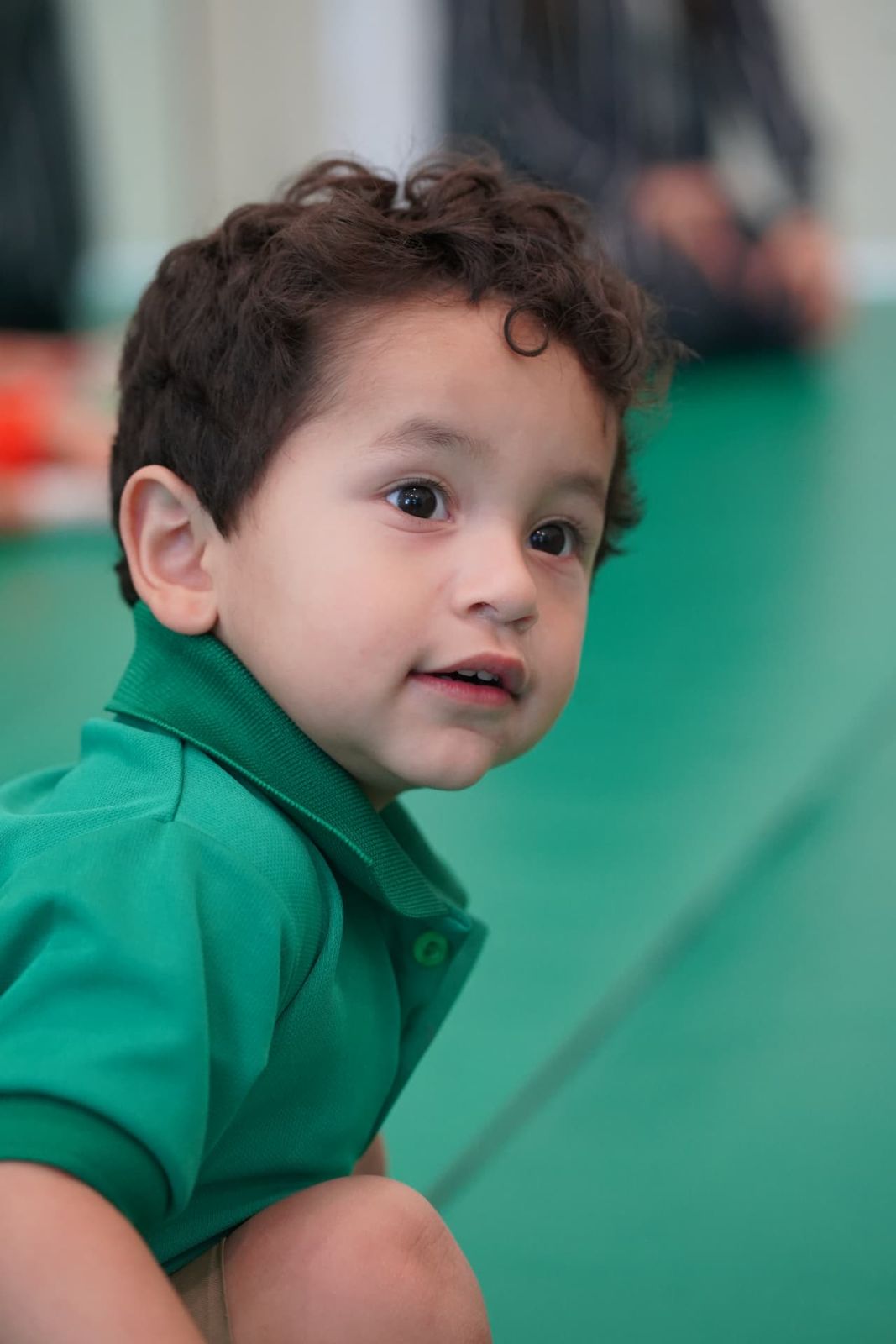 Niño sonriendo en clase de estimulación temprana en Greenhouse McAllen